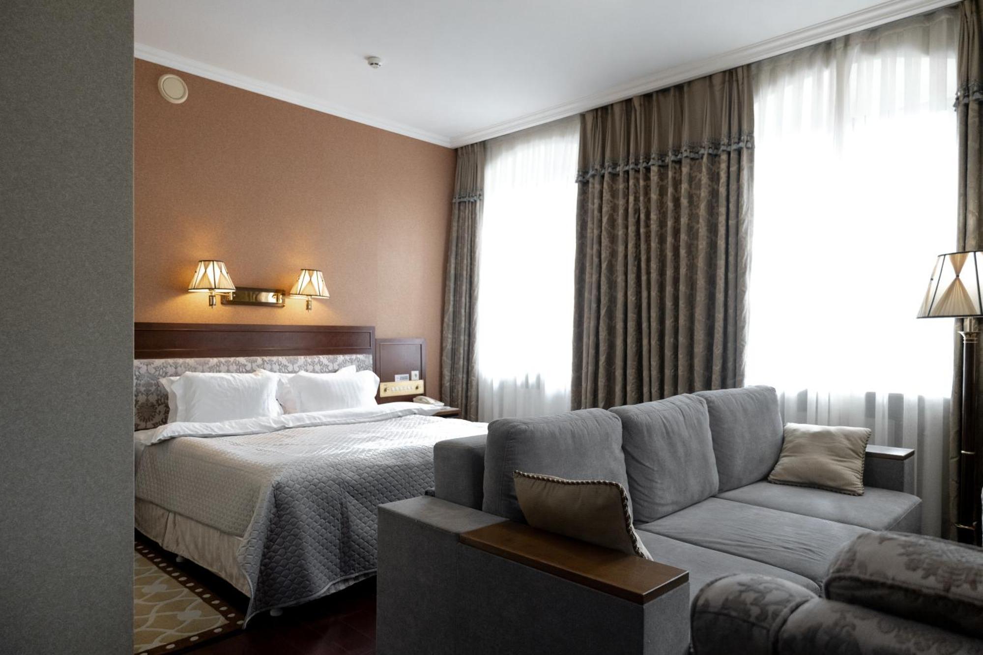 Allureinn Hotel And Spa Chernivtsi Bagian luar foto