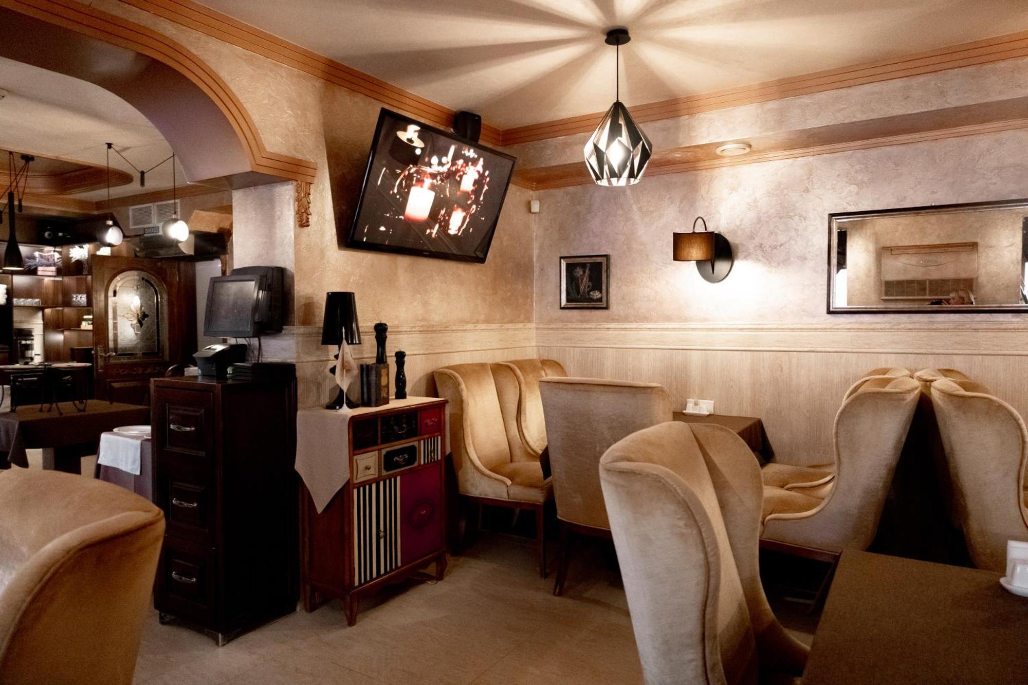 Allureinn Hotel And Spa Chernivtsi Bagian luar foto