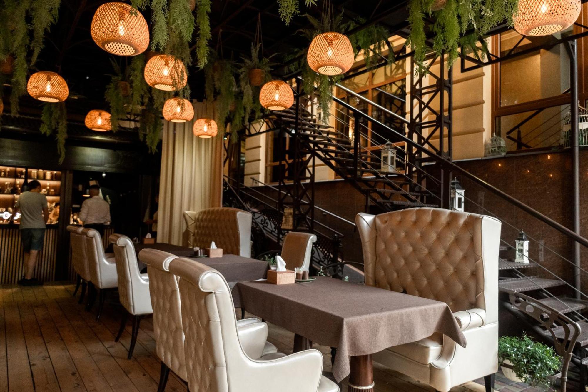 Allureinn Hotel And Spa Chernivtsi Bagian luar foto