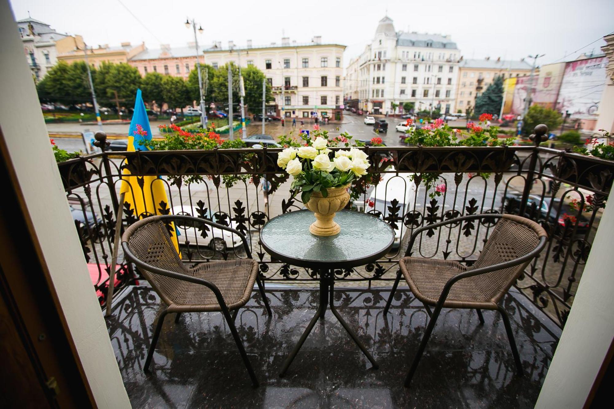 Allureinn Hotel And Spa Chernivtsi Bagian luar foto