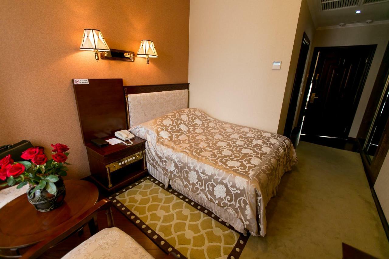 Allureinn Hotel And Spa Chernivtsi Bagian luar foto