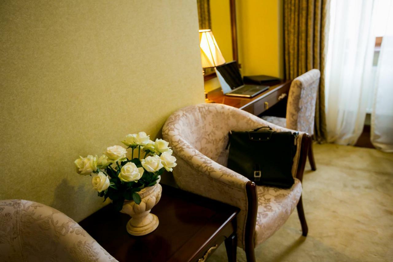Allureinn Hotel And Spa Chernivtsi Bagian luar foto