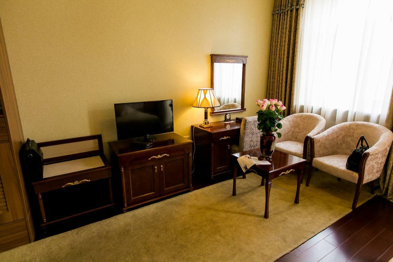 Allureinn Hotel And Spa Chernivtsi Bagian luar foto