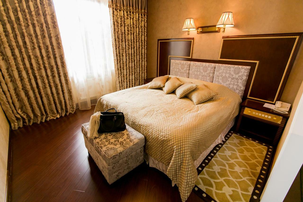 Allureinn Hotel And Spa Chernivtsi Bagian luar foto