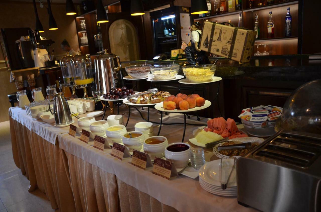 Allureinn Hotel And Spa Chernivtsi Bagian luar foto