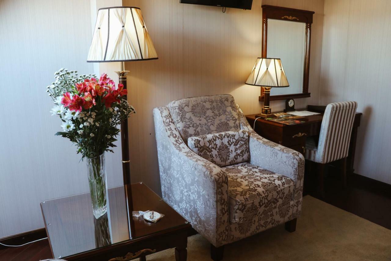 Allureinn Hotel And Spa Chernivtsi Bagian luar foto